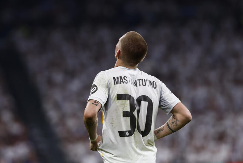 El delantero argentino del Real Madrid Franco Mastantuono durante el partido de la primera jornada de la Liga de Campeones que Real Madrid y Olympique de Marsella disputaron en el estadio Santiago Bernabéu. EFE/ Daniel Gonzalez
