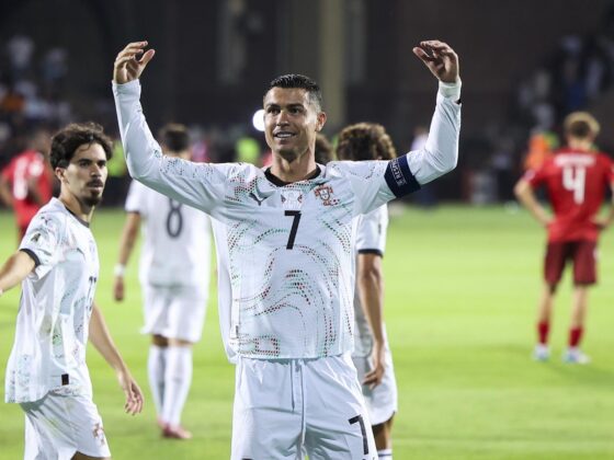 Cristiano Ronaldo aceleró hacia los históricos 1000 goles con un doblete ante Armenia igual que Joao Felix, que también hizo dos, en la goleada ante Armenia, en el inicio de ambos equipos en la fase de clasificación para el Mundial 2026. EFE/EPA/JOSE SENA GOULAO