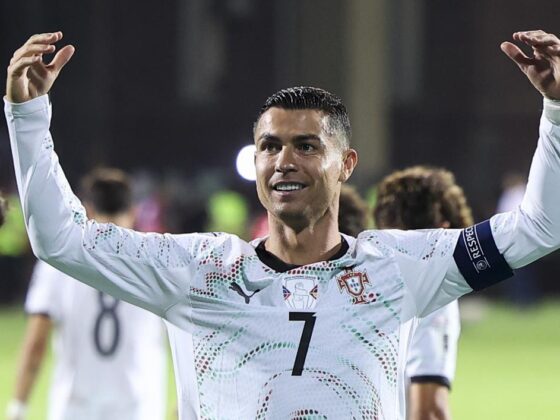 Cristiano Ronaldo aceleró hacia los históricos 1000 goles con un doblete ante Armenia igual que Joao Felix, que también hizo dos, en la goleada ante Armenia, en el inicio de ambos equipos en la fase de clasificación para el Mundial 2026. EFE/EPA/JOSE SENA GOULAO