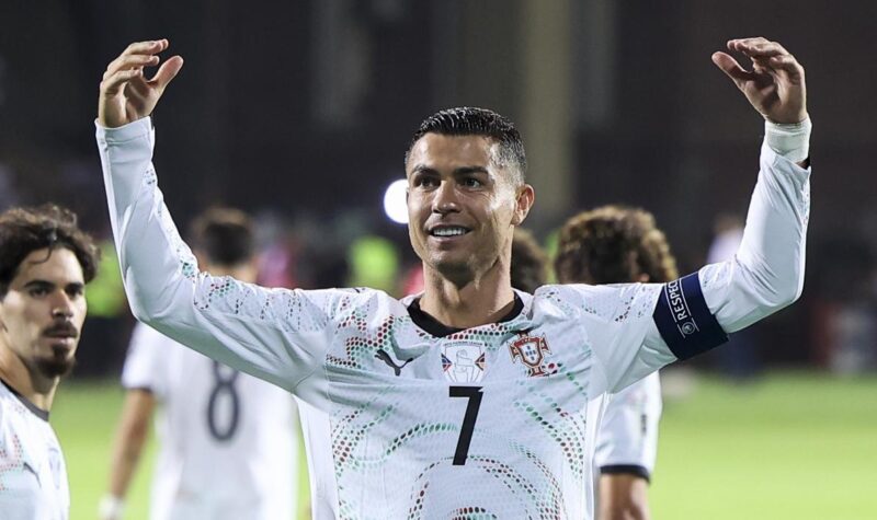 Cristiano Ronaldo aceleró hacia los históricos 1000 goles con un doblete ante Armenia igual que Joao Felix, que también hizo dos, en la goleada ante Armenia, en el inicio de ambos equipos en la fase de clasificación para el Mundial 2026. EFE/EPA/JOSE SENA GOULAO