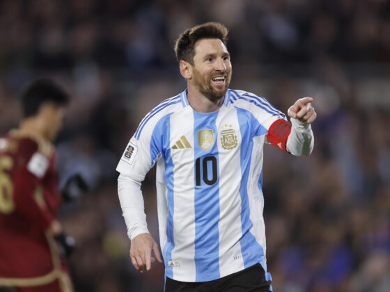 - Lionel Messi de Argentina celebra un gol este jueves, en un partido por las eliminatorias a la Copa Mundial 2026 entre Argentina y Venezuela en el estadio Monumental en Buenos Aires (Argentina). EFE/ Juan Ignacio Roncoroni