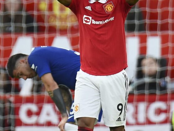 Fotografía de archivo del delantero del Manchester United Anthony Martial celebrando tras marcar un gol en Manchester, Gran Bretaña. EFE/Peter Powell