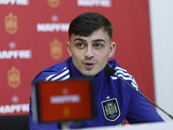 Pedri durante la rueda de prensa posterior al entrenamiento de la selección española, este martes, en la Ciudad del Fútbol de Las Rozas. EFE/ Rodrigo Jiménez