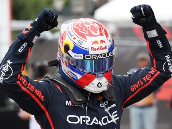 Verstappen gana en Bakú y mantiene vivas sus opciones al título