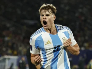 Mateo Silvetti anotó ante Colombia el gol que le dio a Argentina el pase a la final del Mundial Sub-20. Foto: EFE