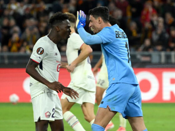 ROME (Italy), 02/10/2025.- Lille goalkeeper Berke Ozer (R) celebrates with his teammate after saving a penalty during the UEFA Europa League lleague phase soccer match between AS Roma and Lille in Rome, Italy, 02 October 2025. (Italia, Roma) EFE/EPA/ETTORE FERRARI