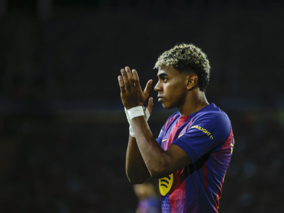 BARCELONA, 21/10/2025.- El delantero del Barcelona Lamine Yamal, durante el partido de la tercera jornada de la Liga de Campeones que FC Barcelona y Olympiacos FC disputan este martes en el Estadio Olímpico Lluís Companys. EFE/Alberto Estévez