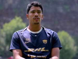 Ángel Azuaje, defensor central de los Pumas de la UNAM