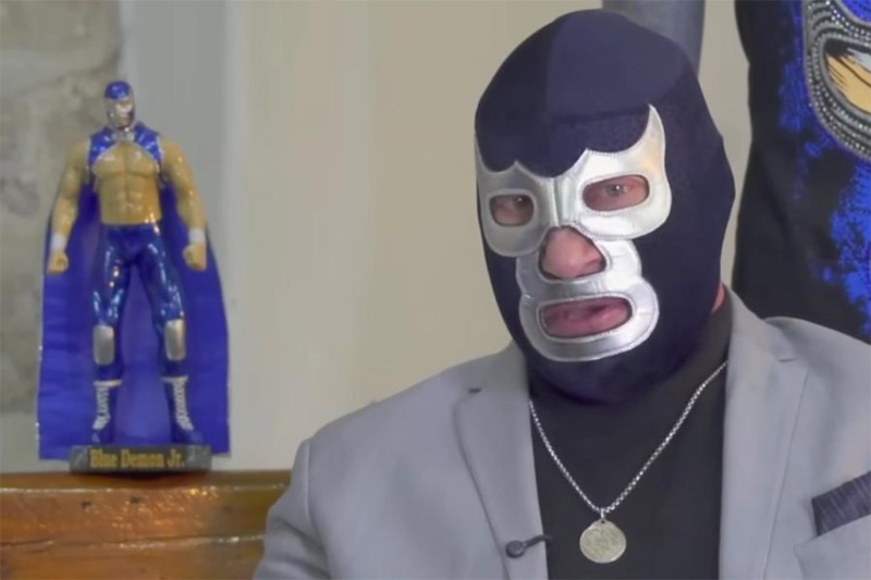 Blue Demon Jr. se encuentra en terapia intensiva Blue Demon Jr. se encuentra en terapia intensiva después de sufrir un accidente