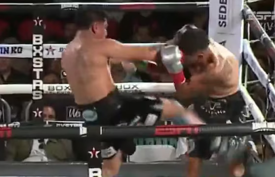 Patada de Ángel Fierro contra Abraham Cordero. Captura de pantalla.