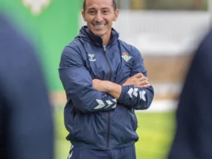 Andres Guardado empieza su carrera como DT en España