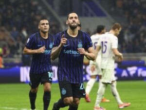 Doblete de Çalhanoğlu y goleada del Inter de Milán Doblete de Çalhanoğlu y goleada del Inter de Milán