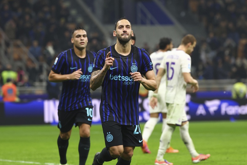 Doblete de Çalhanoğlu y goleada del Inter de Milán Doblete de Çalhanoğlu y goleada del Inter de Milán