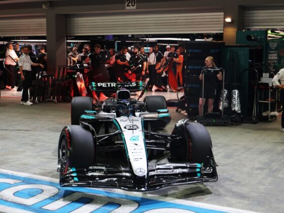 George Russell se adueña de la Pole en el dramático GP de Singapur