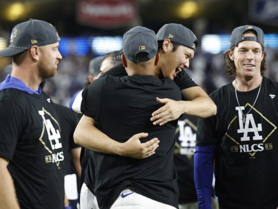 LOS ANGELES (United States), 09/10/2025.- Los Angeles Dodgers celebrate winning the National League Division Series against the Philadelphia Phillies in Los Angeles, California, USA, 09 October 2025. (Filadelfia) EFE/EPA/CAROLINE BREHMAN