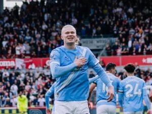 Haaland asegura los 3 puntos para un Manchester City que sufrió