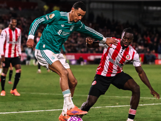 Empieza la preocupación en Liverpool: dura derrota ante Brentford Liverpool ante Brentford en la Premier League. / X: @lfc