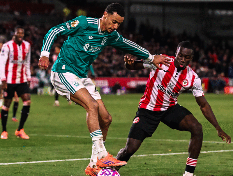 Empieza la preocupación en Liverpool: dura derrota ante Brentford Liverpool ante Brentford en la Premier League. / X: @lfc