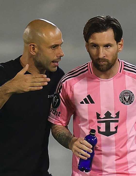 Javier Mascherano junto a Lionel Messi. Foto de archivo.