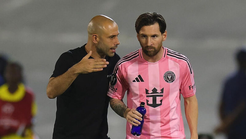 Mascherano y sus elogios a Messi: "Es el mejor jugador de este deporte" Javier Mascherano junto a Lionel Messi. Foto de archivo.