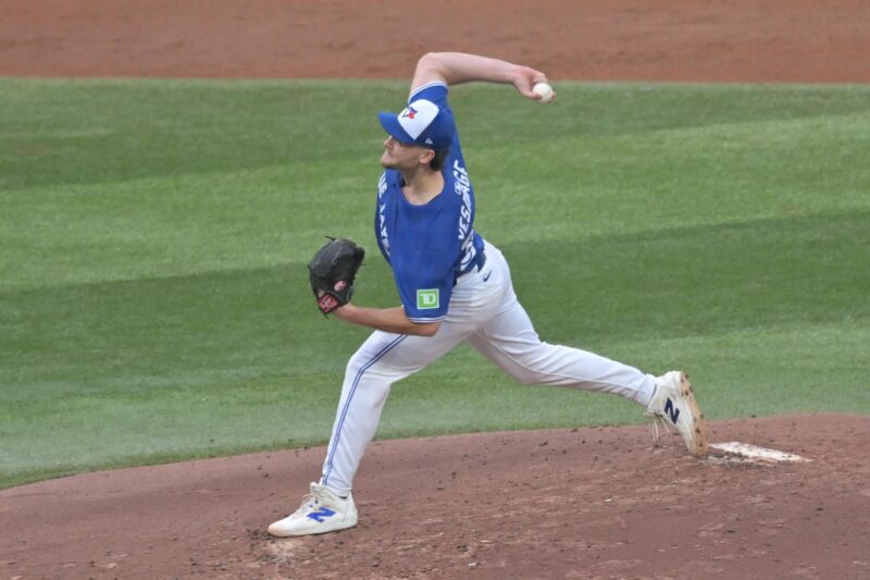 Trey Yesavage, lanzador de los Azulejos de Torontoprepara un lanzamiento durante el segundo juego de la Serie de Campeonato de la Liga Americana de la MLB contra los Marineros de Seattle. EFE/EPA/EDUARDO LIMA