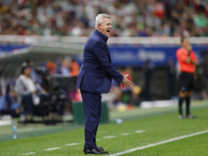 Javier Aguirre es respaldado por directivos de la selección mexicana Javier Aguirre, seleccionador de México, durante el amistoso ante Ecuador en el Estadio Akron, en Guadalajara. EFE/Francisco Guasco