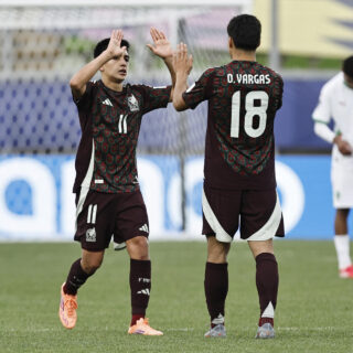 Gilberto Mora (i) y Obed Vargas de México celebran un gol en un partido del grupo C de la Copa Mundial Sub-20. EFE/ Osvaldo Villarroel