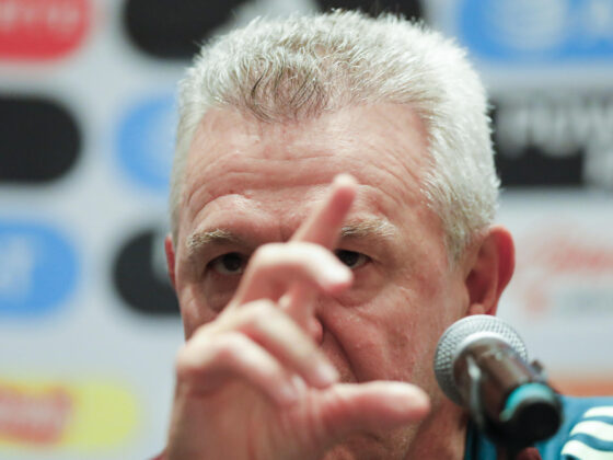 El entrenador de la selección mexicana de fútbol, Javier Aguirre, habla durante una conferencia de prensa este lunes, en la ciudad de Guadalajara (México). EFE/ Francisco Guasco
