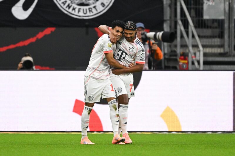 Bayern Múnich, apuesta por la razón antes que por los millones Luis Díaz celebra con su compañero Serge Gnabry el 0-1 del Bayern ante el Eintracht Fráncfort. EFE/EPA/FLORIAN WIEGAND