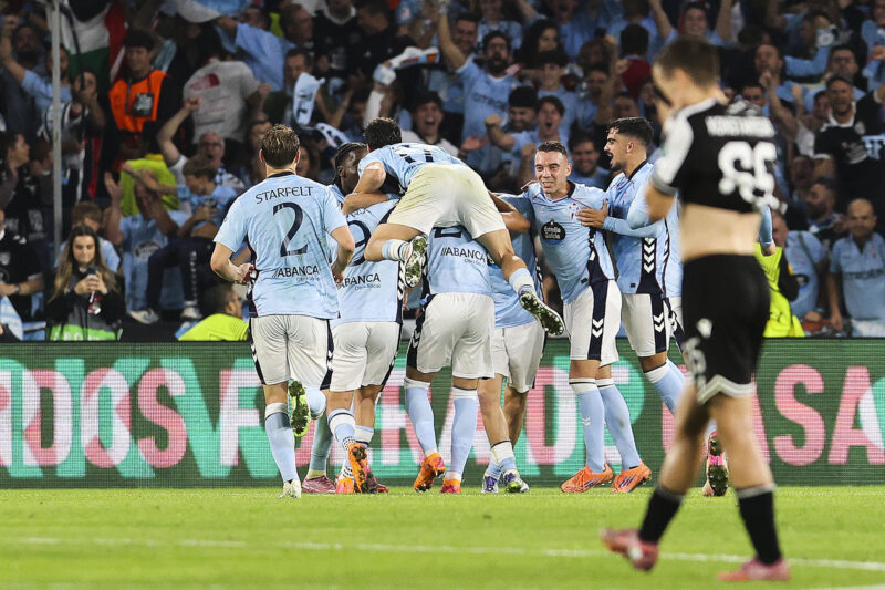 Stuttgart y Nottingham caen en jornada de sorpresas en Europa League Los jugadores del Celta de Vigo celebran el gol de Williot Swedberg, tercero del equipo gallego, durante el partido de Liga Europa que Celta de Vigo y PAOK de Salónica disputan este jueves en el estadio de Balaídos, en Vigo. EFE/ Salvador Sas
