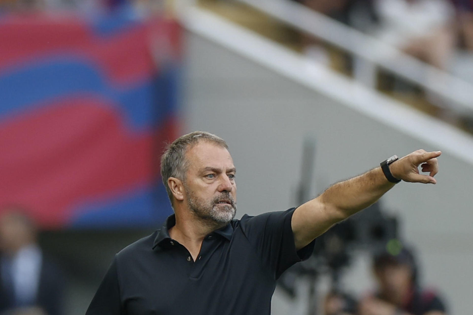 El Clásico entre la sanidad del Madrid y la crisis de bajas del Barça El entrenador del FC Barcelona, Hansi Flick, EFE/ Alberto Estevez