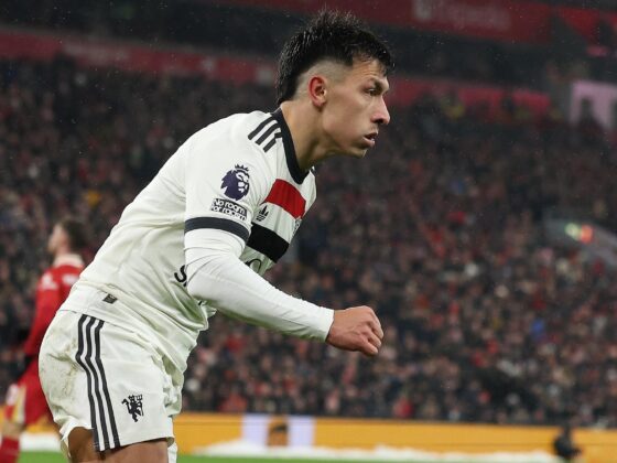 El argentino Lisandro Martínez, central del Manchester United, durante un partido el 5 de enero de este año.EFE/EPA/ADAM VAUGHAN