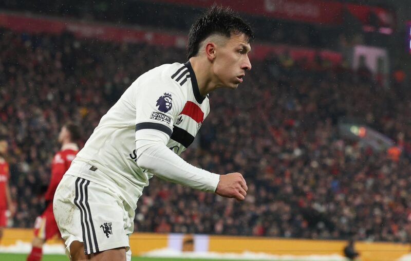 El argentino Lisandro Martínez, central del Manchester United, durante un partido el 5 de enero de este año.EFE/EPA/ADAM VAUGHAN