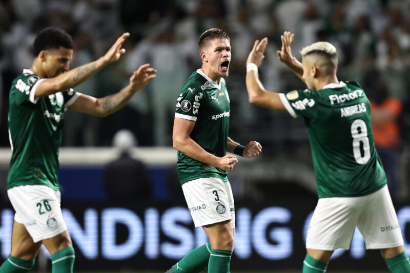 ¡Remontada histórica! Palmeiras golea a Liga de Quito en semifinales Bruno Fuchs (c), de Palmeiras, celebra un gol en el partido de vuelta por la semifinal de la Copa Libertadores ante Liga de Quito en el estadio Allianz Parque, en Sao Paulo (Brasil). EFE/Isaac Fontana