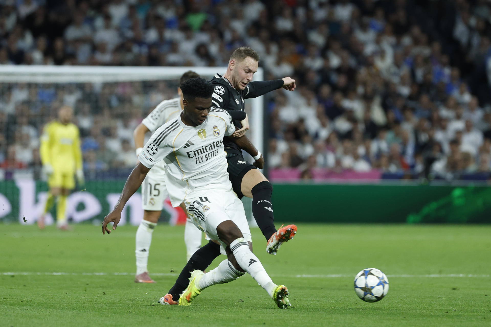 Manchester United ficha a Andrey Santos por £50 del Chelsea El centrocampista francés del Real Madrid Aurélien Tchouaméni en acción este miércoles, durante el partido de la jornada 3 de la Liga de Campeones UEFA, entre el Real Madrid y la Juventus, en el estadio Santiago Bernabéu de Madrid. EFE/ JuanJo Martín