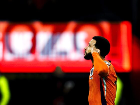 El delantero del Países Bajos Memphis Depay celebra el 3-0 durante el partido de clasificación para el Mundial 2026 jugado en Amsterdam,  Países Bajos. EFE/EPA/OLAF KRAAK