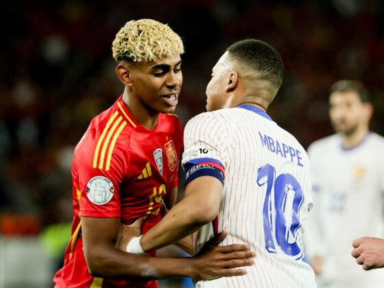 El español Lamine Yamal (I) y el francés Kylian Mbappe. EFE/EPA/RONALD WITTEK/Archivo