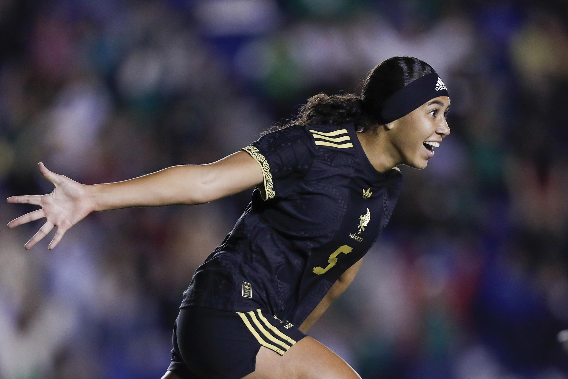 Aficionados de México muestran una desconexión con el fútbol Aaliyah Farmer de México celebra un gol este jueves, durante un partido amistoso entre las selecciones femeninas de México y Nueva Zelanda en el estadio Ciudad de los Deportes, en Ciudad de México (México). EFE/ Isaac Esquivel