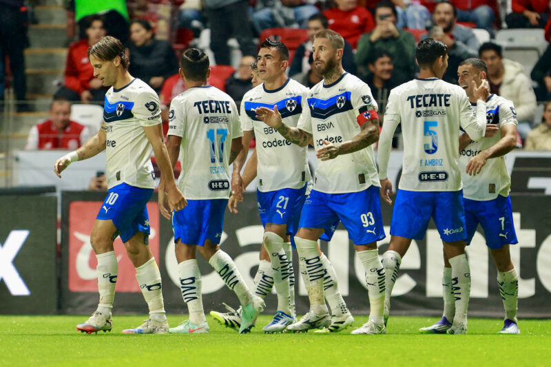 Liga MX: Ya están listas las semifinales del Apertura 2025 Jugadores de Monterrey celebran un gol en un partido en el estadio Nemesio Diez en Toluca (México). EFE/Felipe Gutiérrez