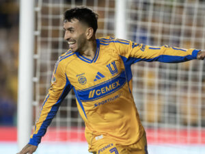 Angel Correa de Tigres celebra un gol en un partido de la Liga MX en el estadio Universitario en Monterrey (México). Imagen de archivo. EFE/Miguel Sierra