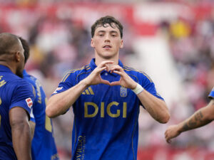 El delantero del Real Oviedo Federico Viñas celebra su tanto ante el Girona FC durante el partido de LaLiga disputado en el estadio municipal de Montilivi de Girona este sábado. EFE/David Borrat.