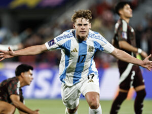 Mateo Silvetti anotó el segundo gol de Argentina ante México en el Mundial Sub-20 de Chile en el estadio Nacional en Santiago. EFE/Osvaldo Villarroel