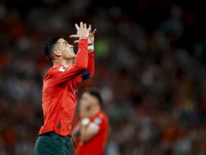 El portugués Cristiano Ronaldo se lamenta tras fallar un penalti durante el partido del Mundial 2026, correspondiente el grupo F, que han jugado Portugal e Irlanda en Lisboa. EFE/EPA/FILIPE AMORIM