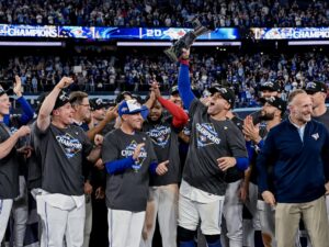 Los Azulejos, campeones de la Liga Americana tras vencer a los Marineros. Se las verán en la Serie Mundial contra los Dodgers. EFE/EPA/EDUARDO LIMA