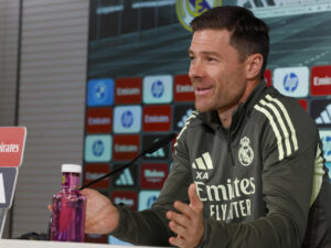 Breves de Unanimo: Xabi Alonso perdona a Vinícius Jr. Xabi Alonso, técnico del Real Madrid