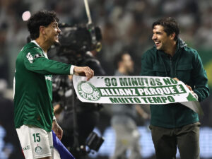 Palmeiras 4 - 0 Liga de Quito (4-3): Resultado, resumen y estadísticas El entrenador de Palmeiras, Abel Ferreira (d), junto a Gustavo Portillo celebran el pase a la final de la Copa Libertadores al golear por 4-0 a Liga de Quito en el estadio Allianz Parque, en Sao Paulo (Brasil). EFE/Isaac Fontana
