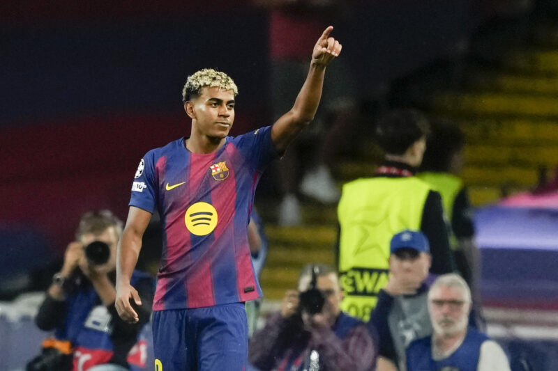 Subastan un cromo firmado por Lamine Yamal: qué tan alto es el precio? El delantero del Barcelona Lamine Yamal. EFE/Alejandro García