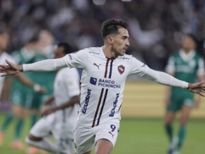 Copa Libertadores: Partidos, marcadores y horarios de las semifinales Lisandro Alzugaray, de LDU Quito, celebra su gol este jueves en un partido de semifinal de la Copa Libertadores frente a Palmeiras en el estadio Rodrigo Paz Delgado, en Quito (Ecuador). EFE/ José Jácome