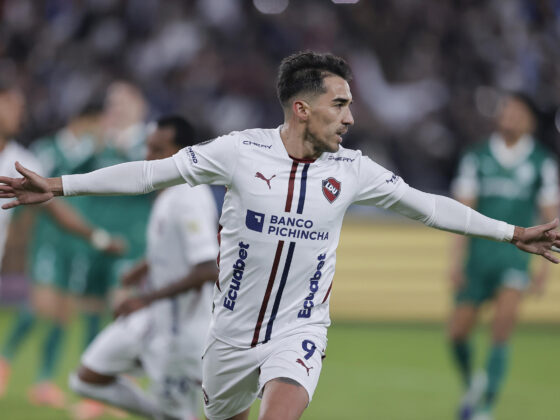 Copa Libertadores: Partidos, marcadores y horarios de las semifinales Lisandro Alzugaray, de LDU Quito, celebra su gol este jueves en un partido de semifinal de la Copa Libertadores frente a Palmeiras en el estadio Rodrigo Paz Delgado, en Quito (Ecuador). EFE/ José Jácome