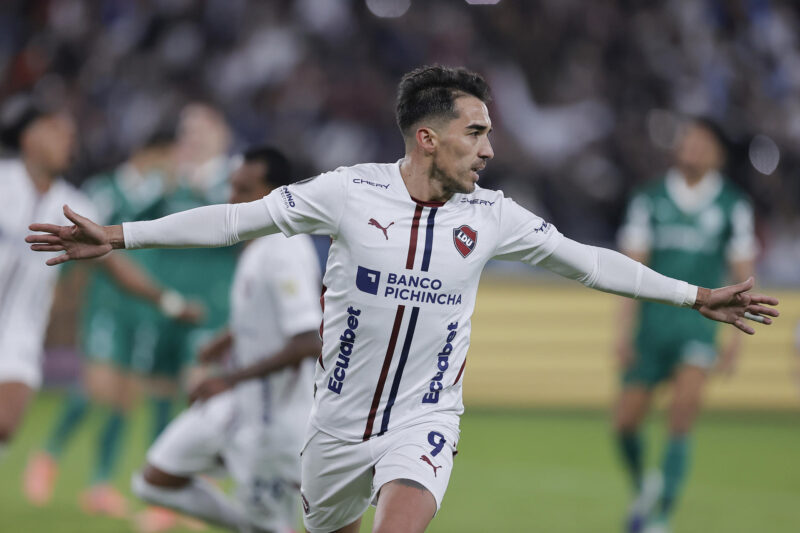Copa Libertadores: Partidos, marcadores y horarios de las semifinales Lisandro Alzugaray, de LDU Quito, celebra su gol este jueves en un partido de semifinal de la Copa Libertadores frente a Palmeiras en el estadio Rodrigo Paz Delgado, en Quito (Ecuador). EFE/ José Jácome